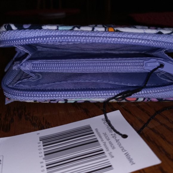 *Price Drop* New Vera Bradley Petite Zip-Around Wallet - Picture 5 of 6